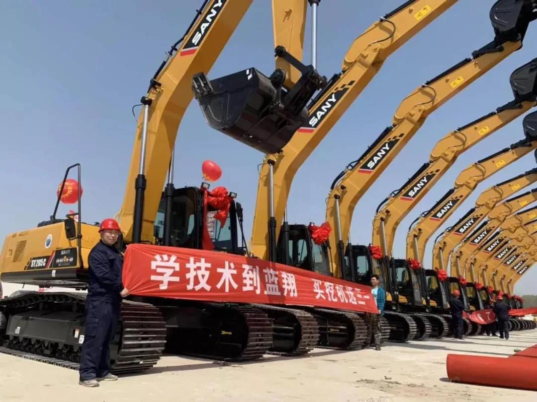 蓝翔技校学费一年多少钱_蓝翔技校费用_蓝翔技校学费多少