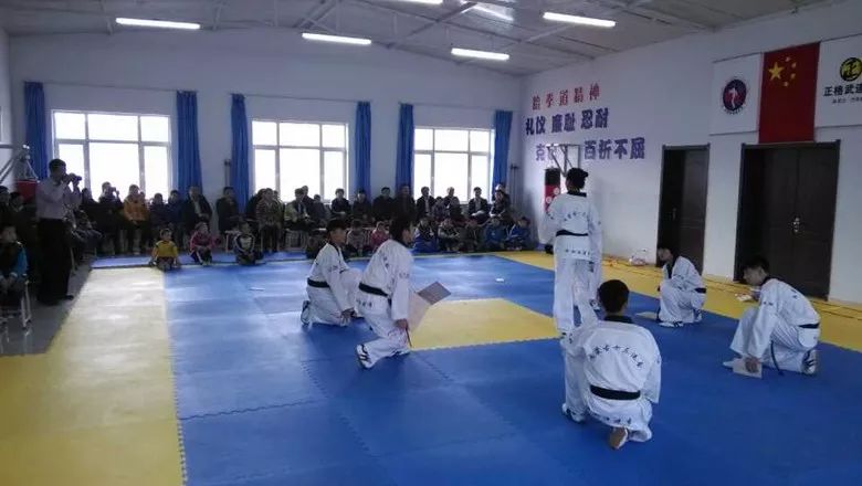格陵兰岛面积和人口_正格_格力地产