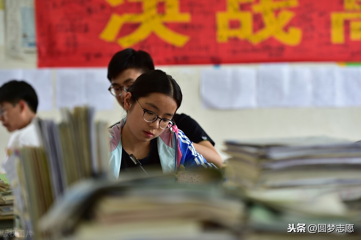 青岛工学院学费_青岛工学院学杂费_青岛工学院费用明细