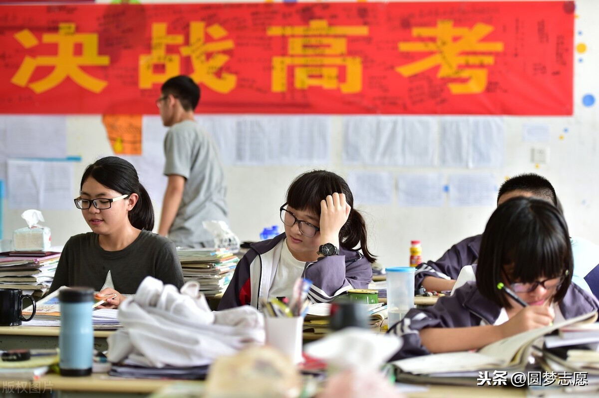 青岛工学院学费_青岛工学院学杂费_青岛工学院费用明细