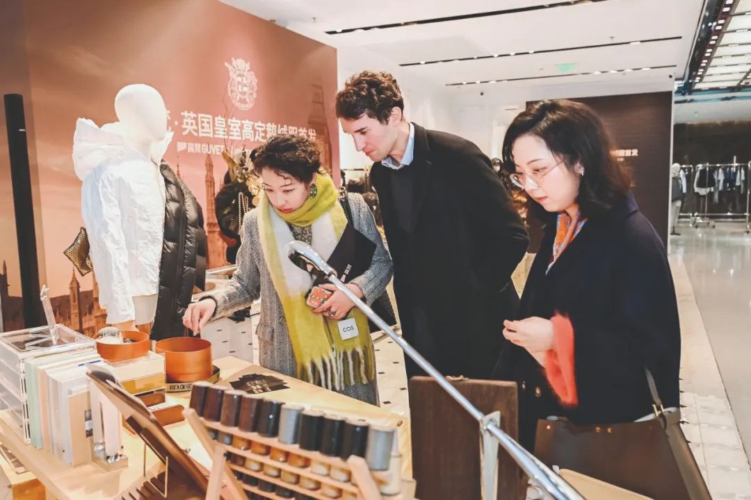高梵羽绒服商标_高梵羽绒服是哪个国家的_羽绒服国家高梵是正品吗
