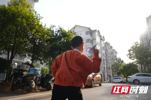 坐的笔画_笔画坐标关系_笔画坐着的哪吒